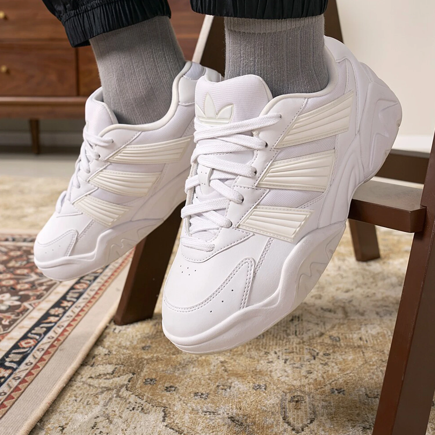 

Adidas оригинальные классические низкие модные туфли унисекс с тремя полосками для скейтбординга ID4717