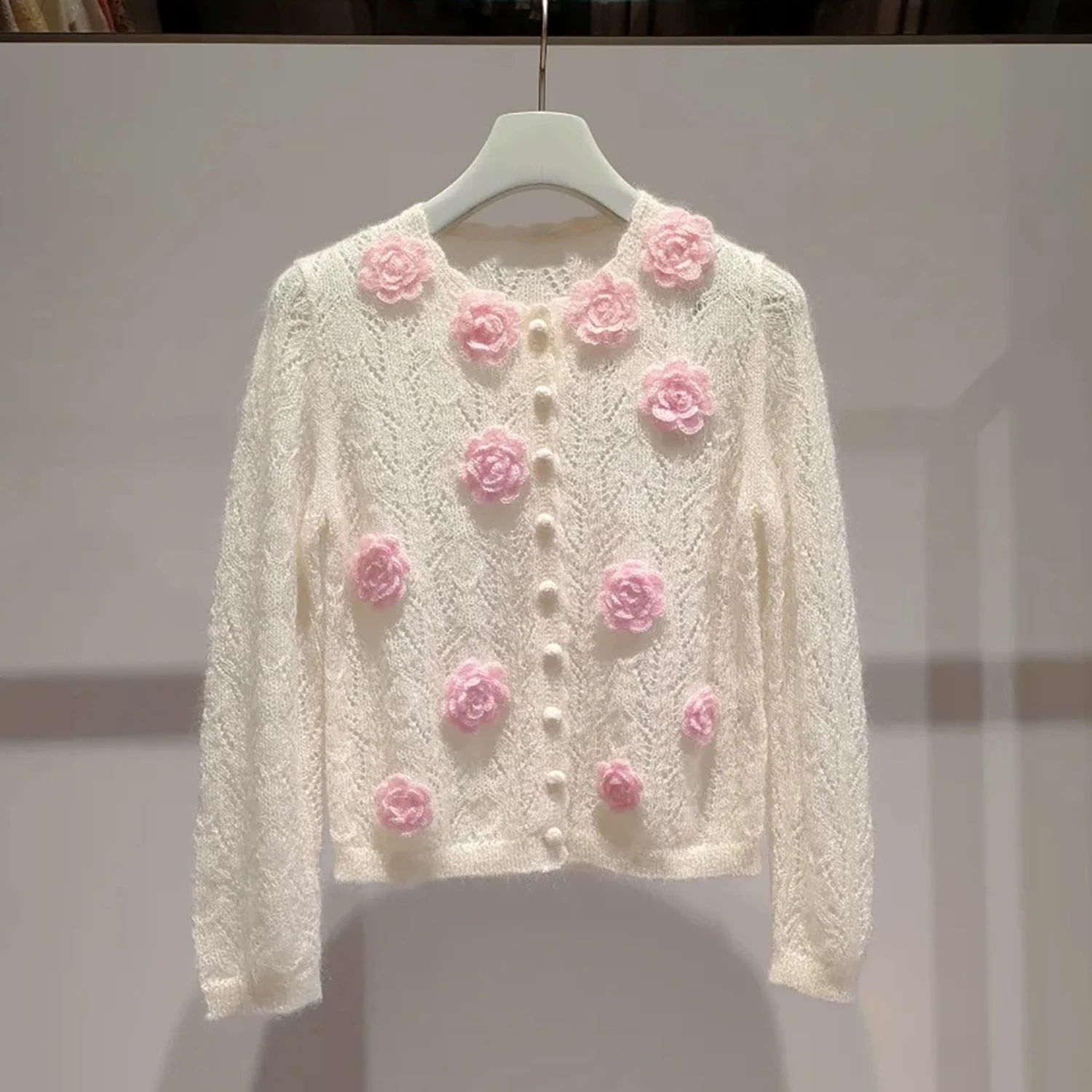 

Весна 2026: Женский вязаный кардиган с открытым передом, мягкий, с 3D-цветочным декором, длинными рукавами, круглым вырезом, удобный, средней толщины.