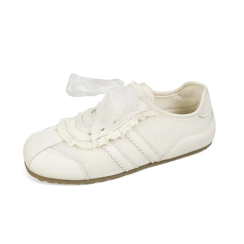 2025 حار بيع ربيع جديد الأبيض الرجعية الباليه نمط حذاء مسطح، تنوعا عارضة لينة سوليد أحذية رياضية النساء