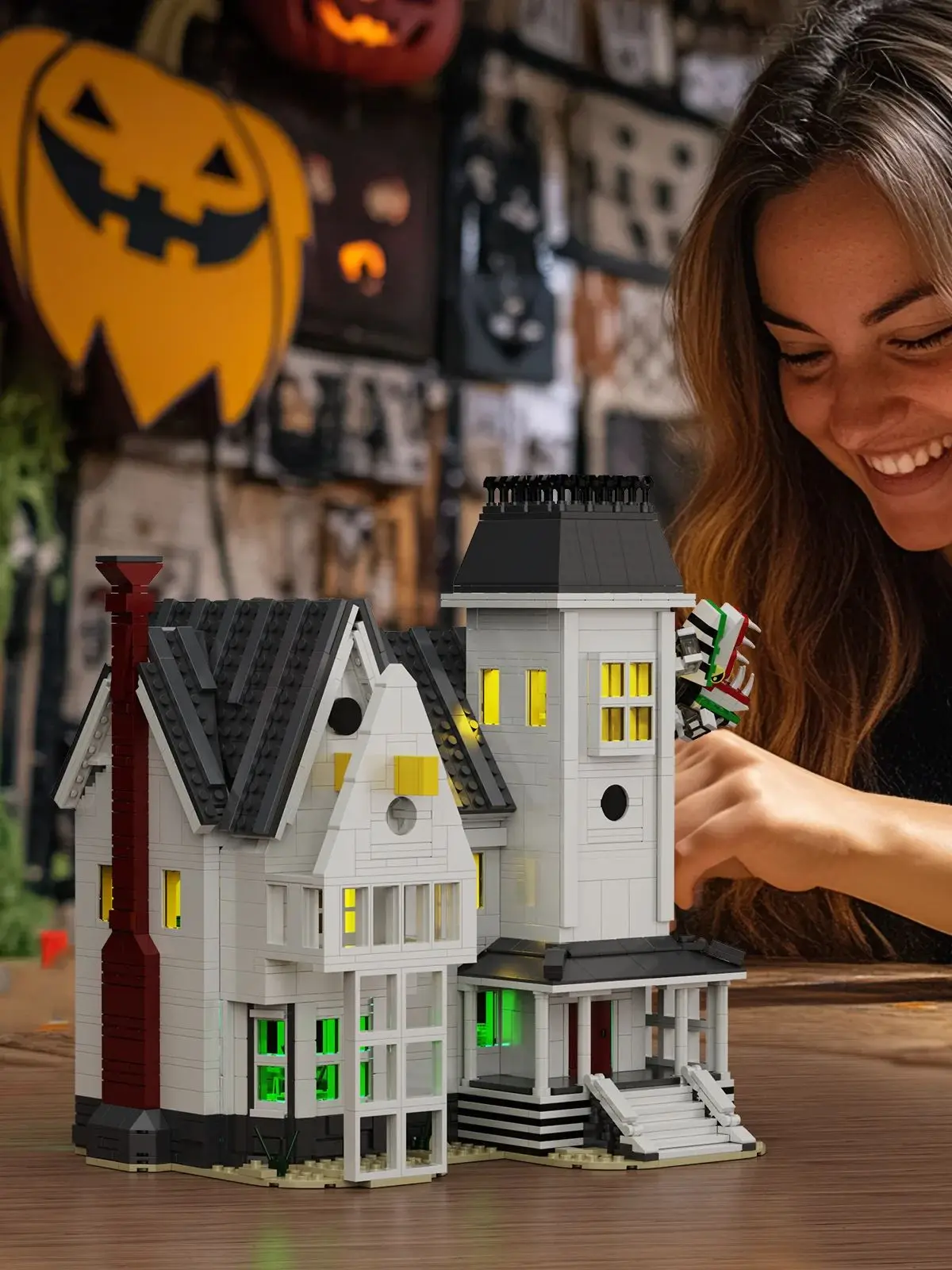 Horrorfilm Keverhuis Bouwstenen Set Verjaardag Halloween Kerst Speelgoed Decor Cadeau voor Filmfans 18+ Volwassene (1851 stuks) - afbeelding 2