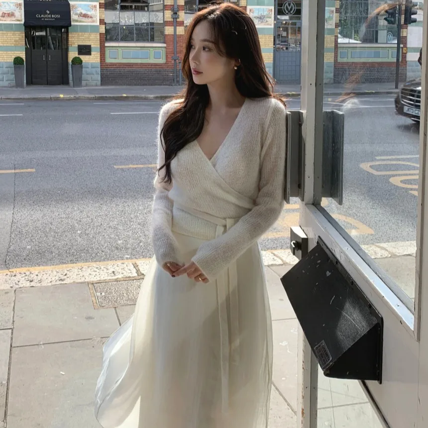 

Chic V-Ne Long Sve Knitted Sweater And Skirt Set Autumn Faion Women's Ensemble French Sle Two-Piece Suit