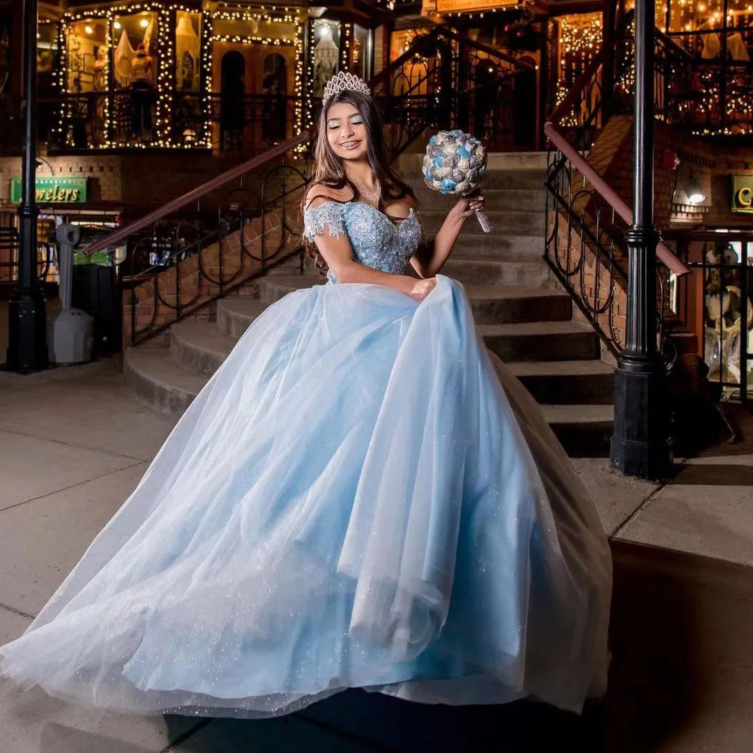 فساتين Quinceanera باللون الأزرق الفاتح لفتاة حلوة 16 مزينة بالخرز على شكل قلب حفلة رسمية الأميرة الكرة ثوب دي سهرة