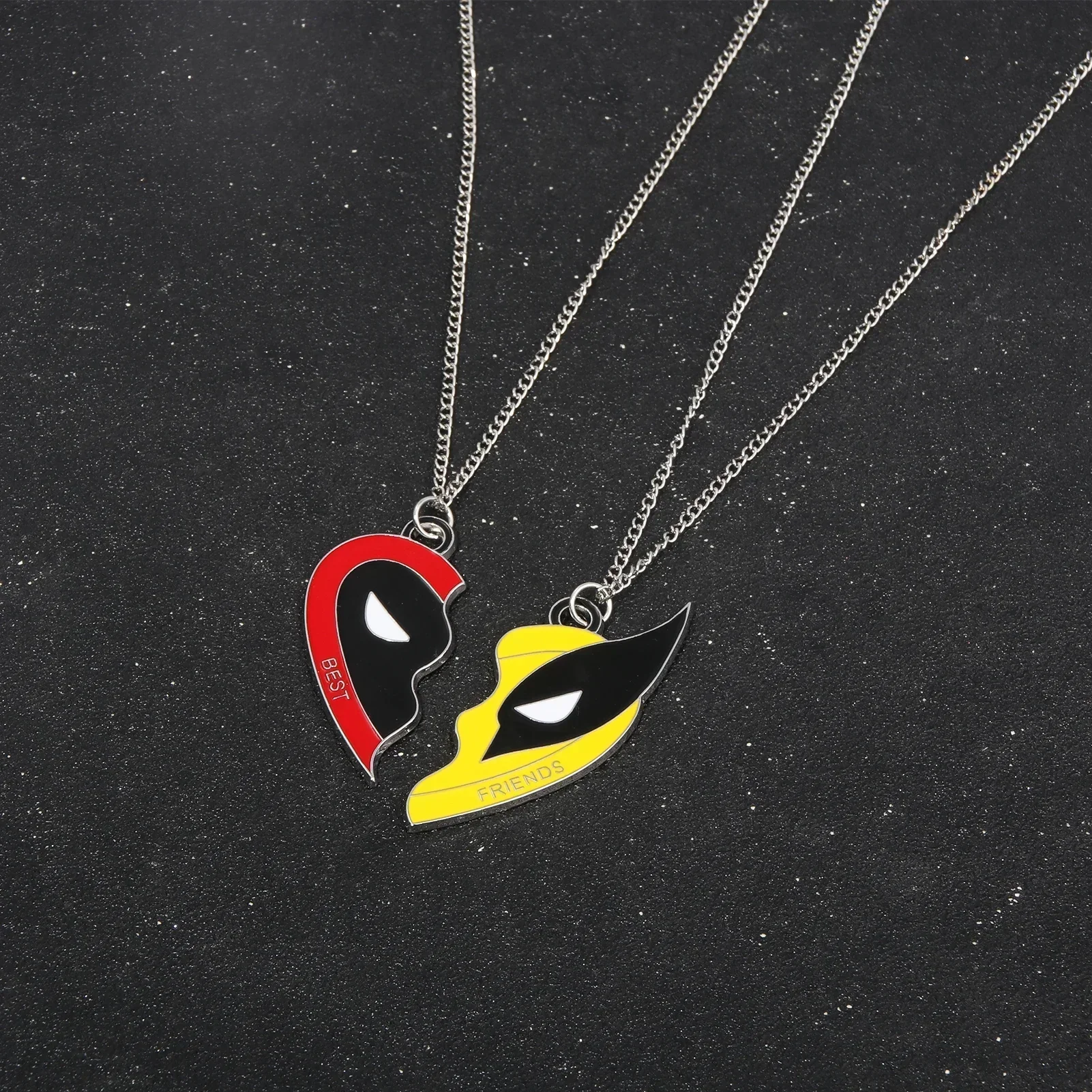 New Marvel Heroes Deadpool 3 Necklace and Wolverine Best Friends Pendant Heart Necklace Cosplay Men Women Bag Jewelry Gifts