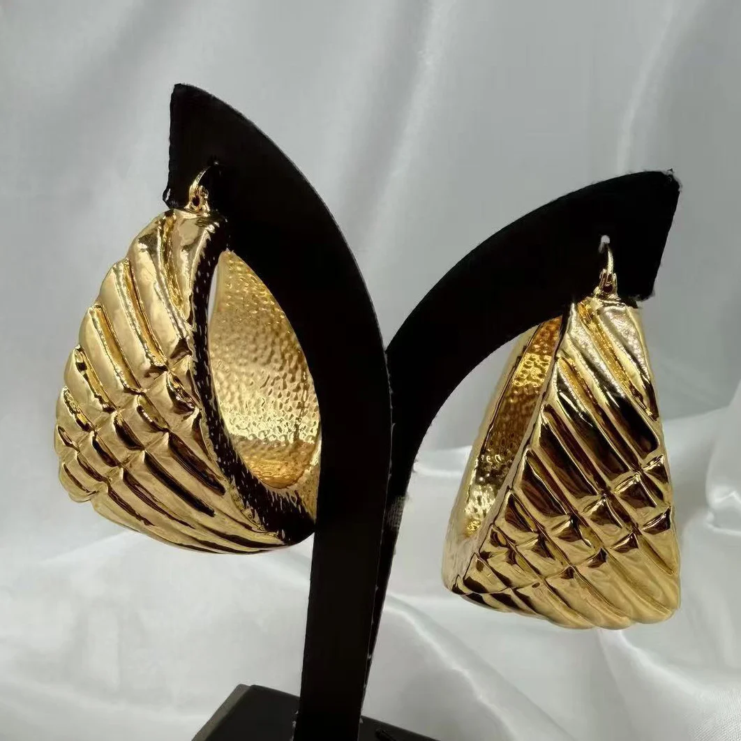 Chunky Gold-Tone Ribbed Hoop Earrings Bold Oversized Statement Jewelry for Women Perfect for Party & Evening Wear Trendy Styles