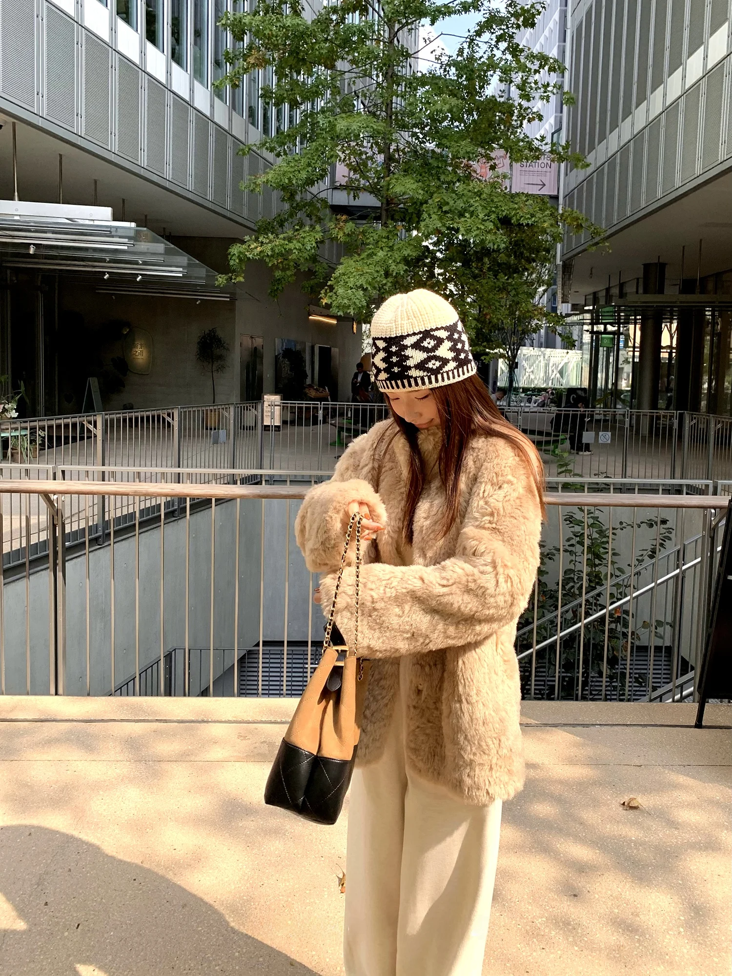 

i Color Stand Collar Mink Fur Jaet 2025 Autumn Winter High End Sensation Inteated Leather And Fur Outerwear for Women