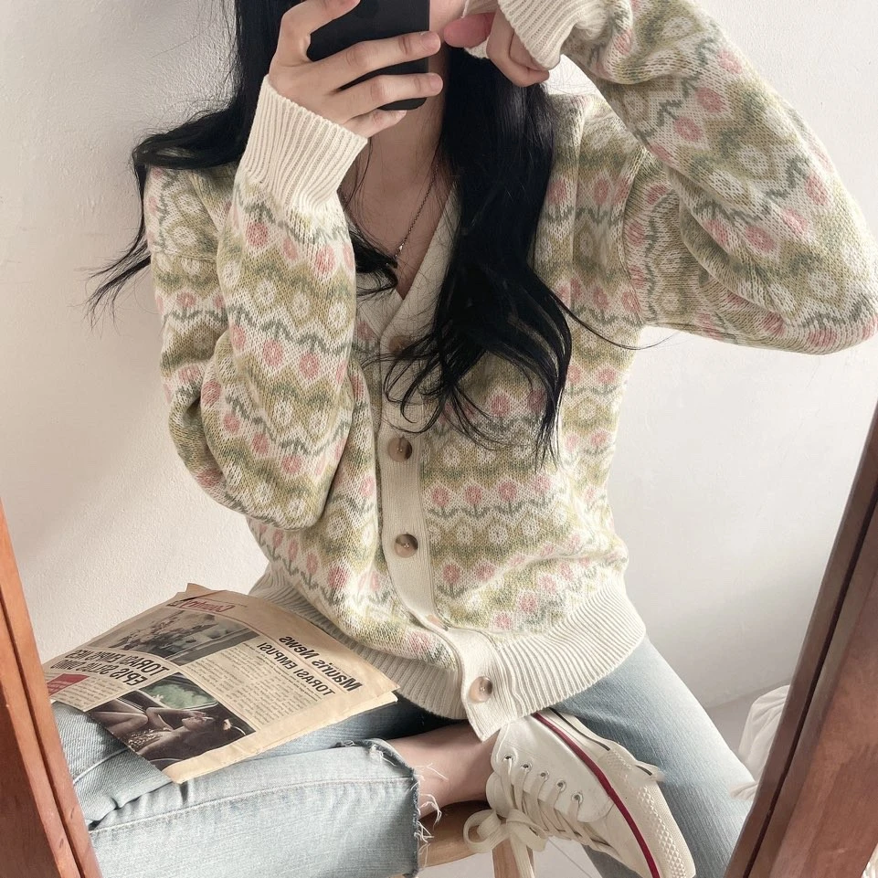 Autumn and Winter Sweet Tulips Girly Romantic V-neck Knitted Sweater Thick Vintage Cardigan Jacket Womens