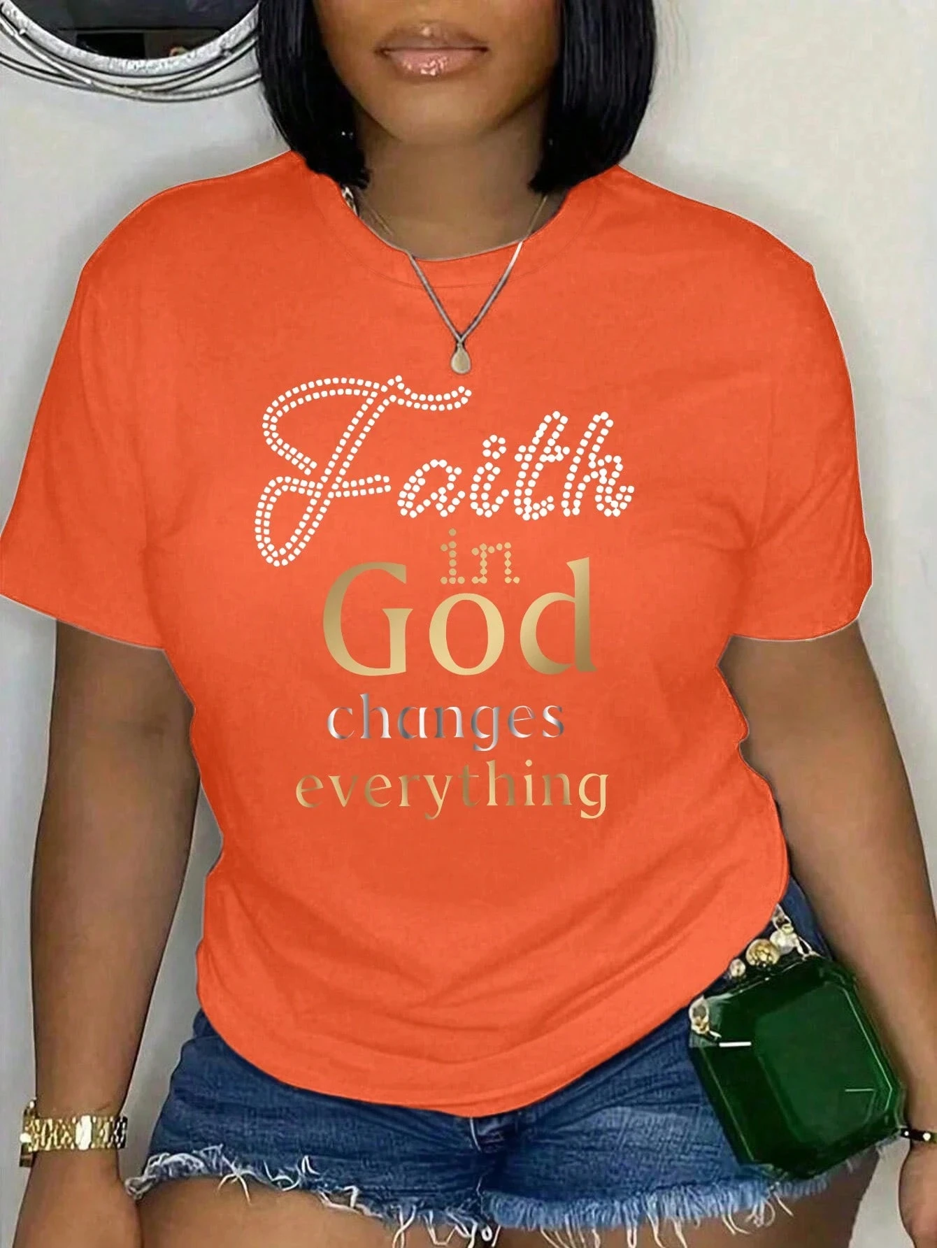

Женская футболка больших размеров с принтом «Вера в Бога меняет всё», летняя, минималистичная, повседневная, текстурированная, высококачественная, свободного кроя