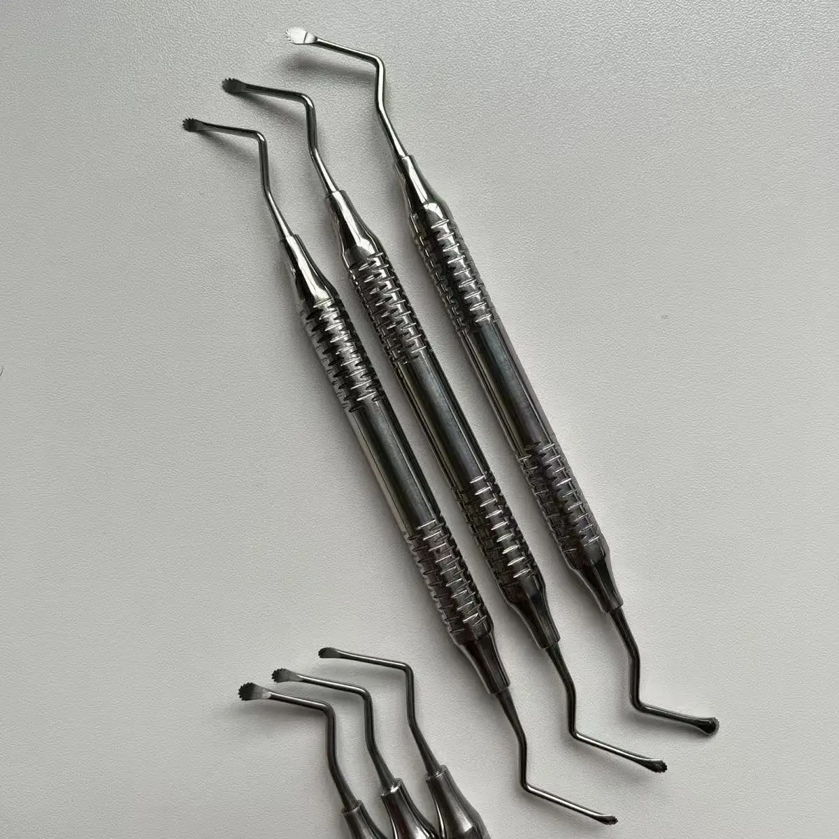 

Toothed Scaler for Periodontal Cleaning & Caries Removal+ 3Pcs Curette & Scaler Set – Double-Ended Excavator
