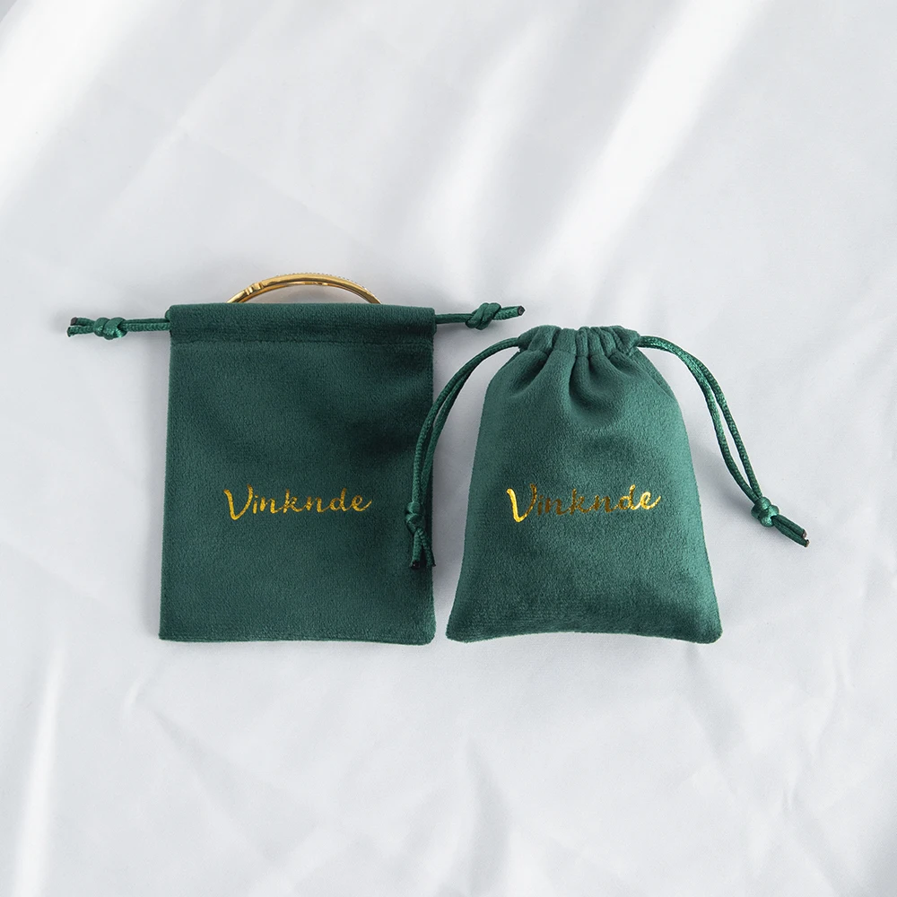 100-Pack Bulk Personalized Logo Jewelry Pouches Soft Velvet Drawstring Green Small Wedding Favor Candy Bags DIY Makeup Packaging