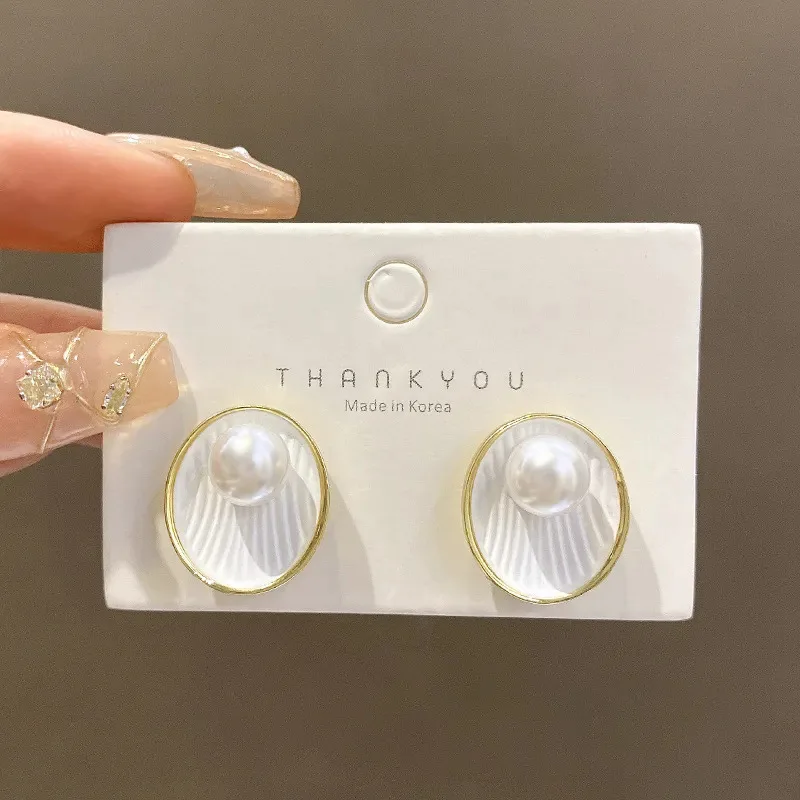 White Enamel Oil Shell with Pearl Stud Earrings for Women 2024 New Fashion Korean Elegant Oval Geometry Earrings Party Jewelry