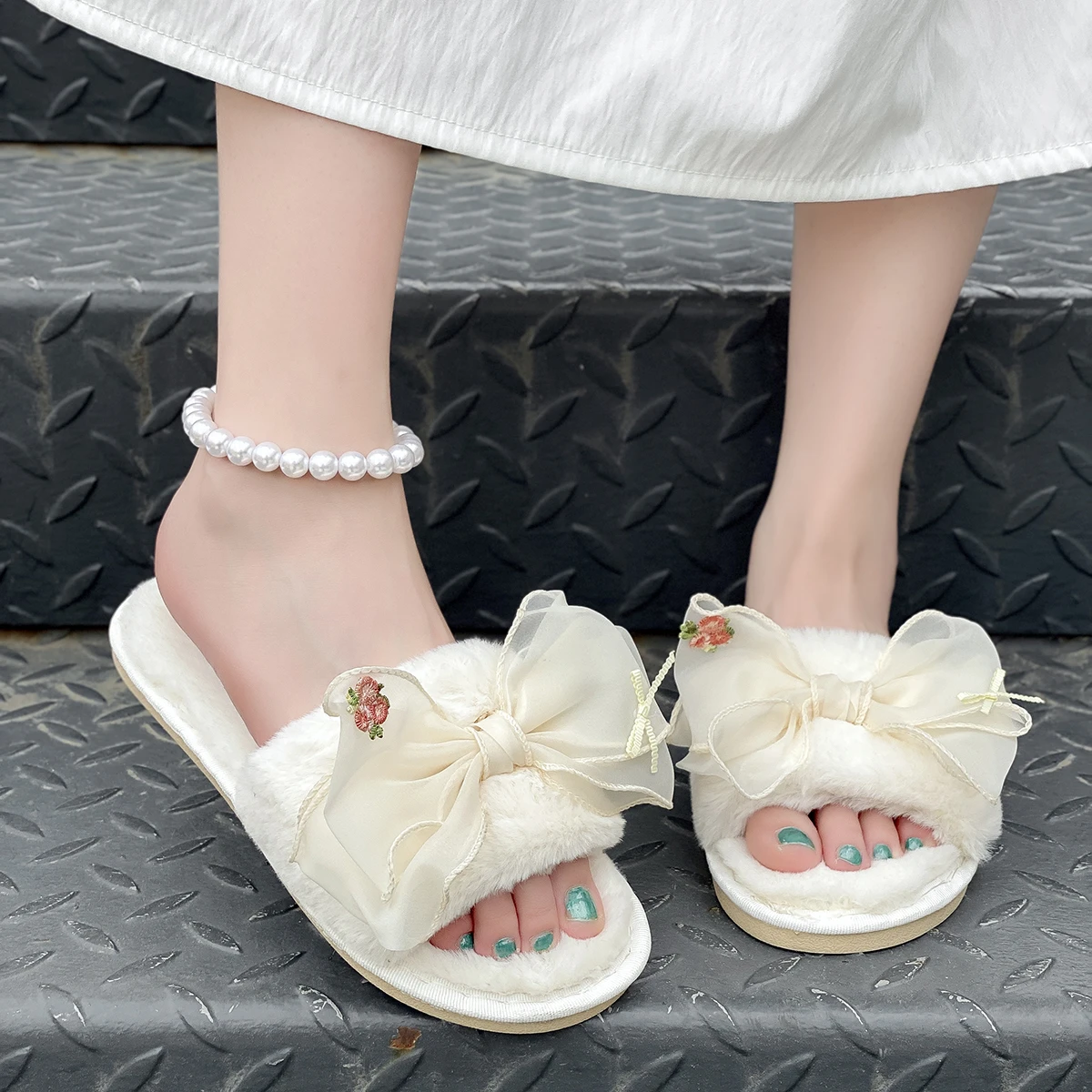 

Модные женские шлепанцы, теплые короткие плюшевые туфли на плоской подошве для женщин, однотонные женские тапочки с узлом-бабочкой, большие размеры