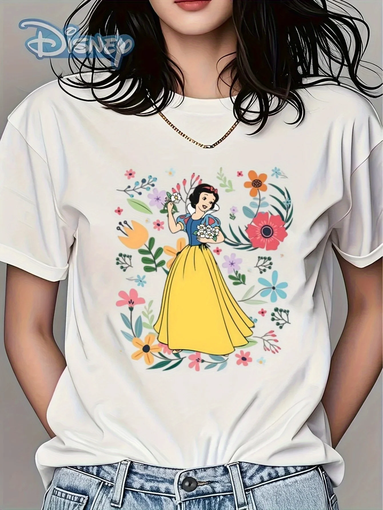 تي شيرت نسائي قطني من Disney Snow White Floral - تي شيرت ناعم برقبة دائرية وأكمام قصيرة مع طباعة زهور نابضة بالحياة #1