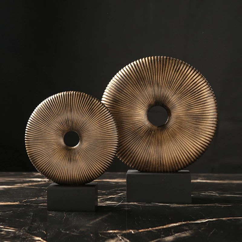 Minimalist Home Decor Disc Sculpture Ornament Wholesale Price Commercial Hotel Office Desktop Resin Decoration Accessories