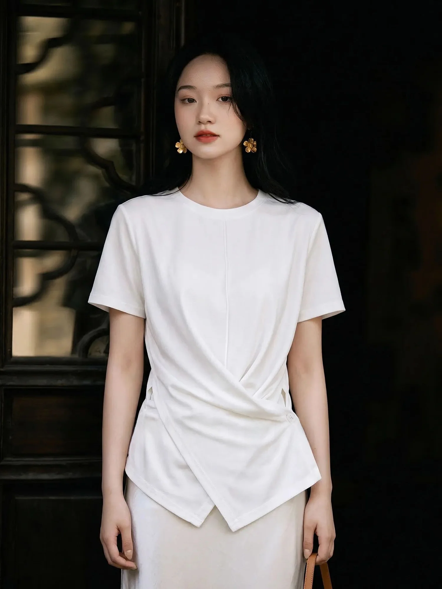 

Chivirin Slim Fit round Neck Short Sleeve T-Shirt Women's Summer Fashion Simple Style Asymmetric Design Cotton Top
