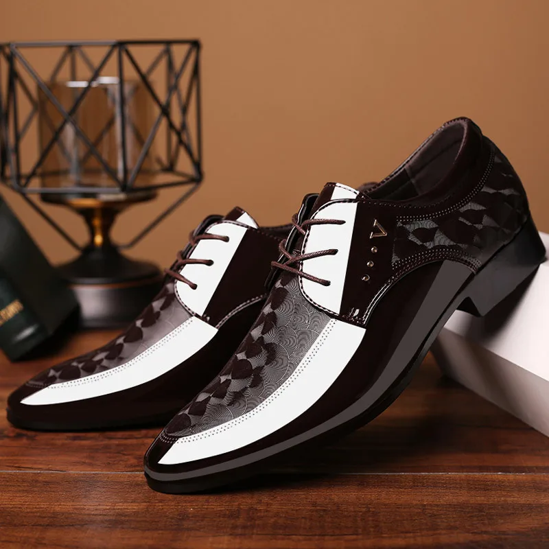 Chaussures en cuir brillant pour hommes, chaussures formelles d'affaires, assorties avec tout, pour fête de mariage, robe italienne en cuir verni noir, nouvelle collection 2024