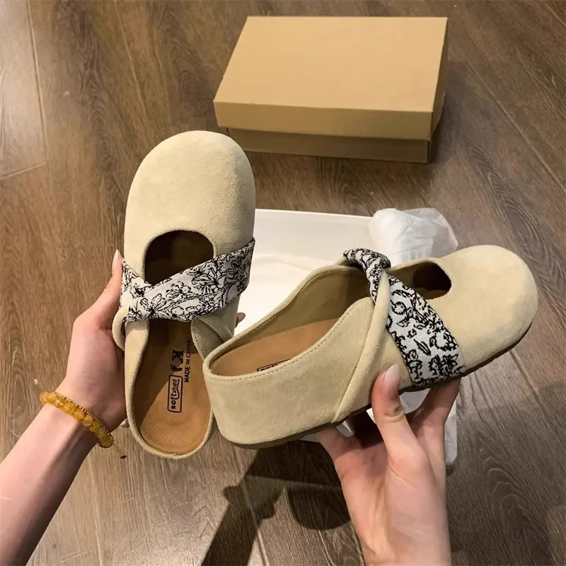 

Soft Bottom Flat Summer Slippers Women's Yellow Pig Toe Head Casual Comfortable Slip-On Shoes for Women To Match Skirts