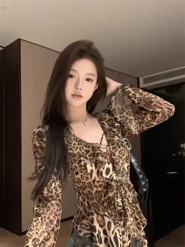 เสื้อยืดลายเสือดาวสไตล์ Y2K ฮาราจูกุ เสื้อระบายสไตล์กรันจ์ เสื้อคอวีทรงไม่สมมาตร สไตล์วินเทจยุค 2000