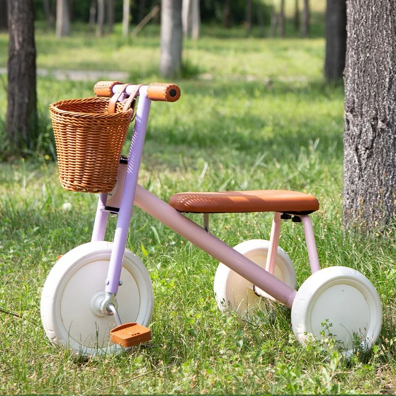 Children's tricycle bikes are suitable for 1-3-year-old music bicycles, baby children push pedal 2-6 bicycles.