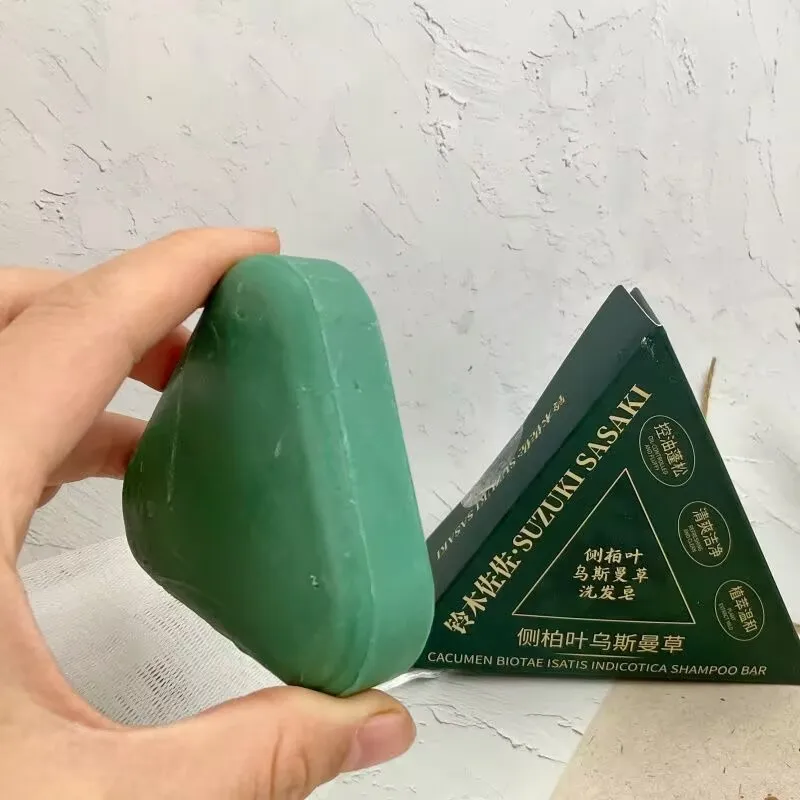 

120 г травяного шампуня Uthman и мыла ручной работы имеют эффекты освежающего разума, контролирует масло и делает пушистые волосы.