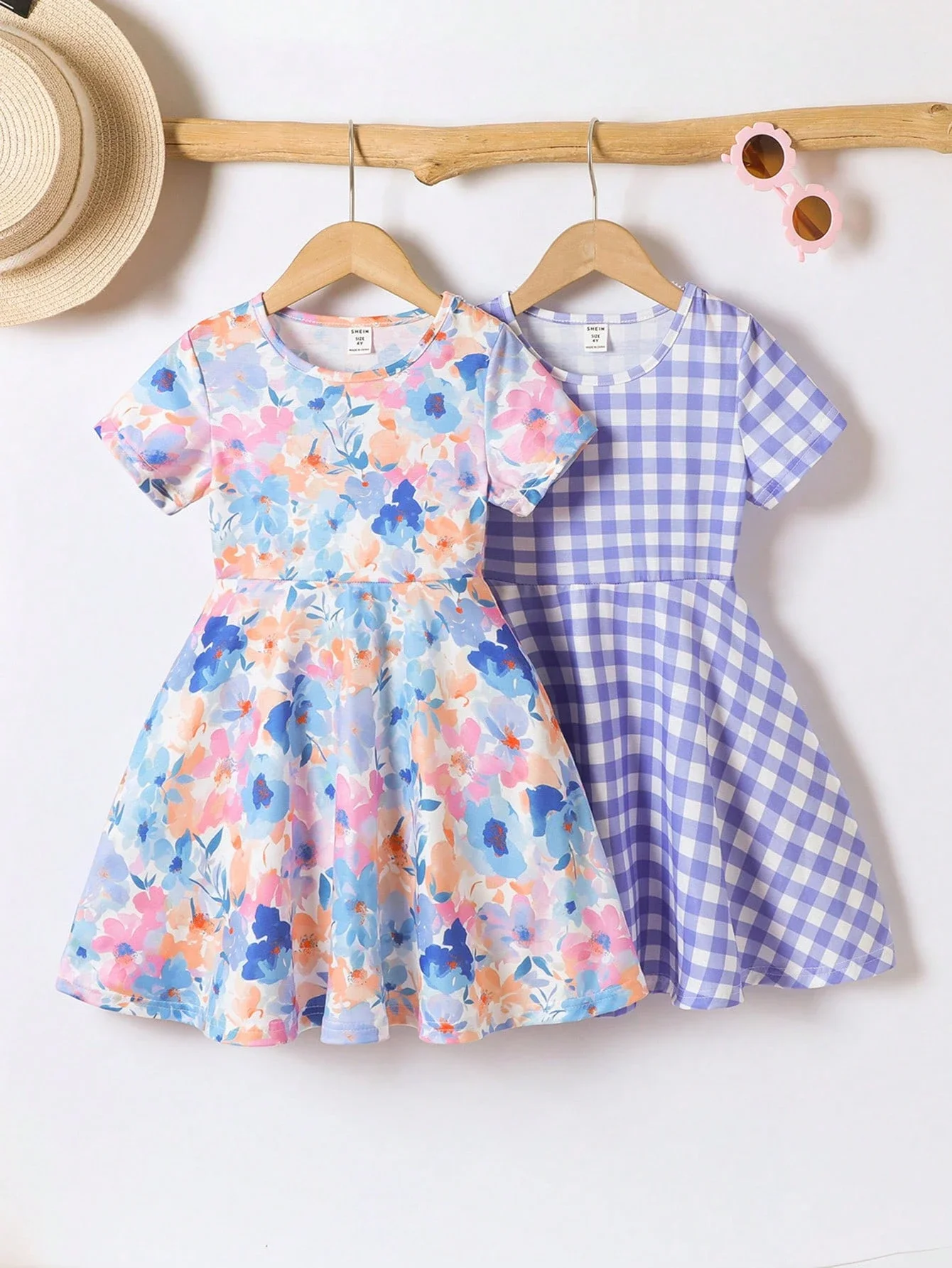 

Комплект женских платьев А-силуэта с короткими рукавами в цветочном и клетчатом стиле