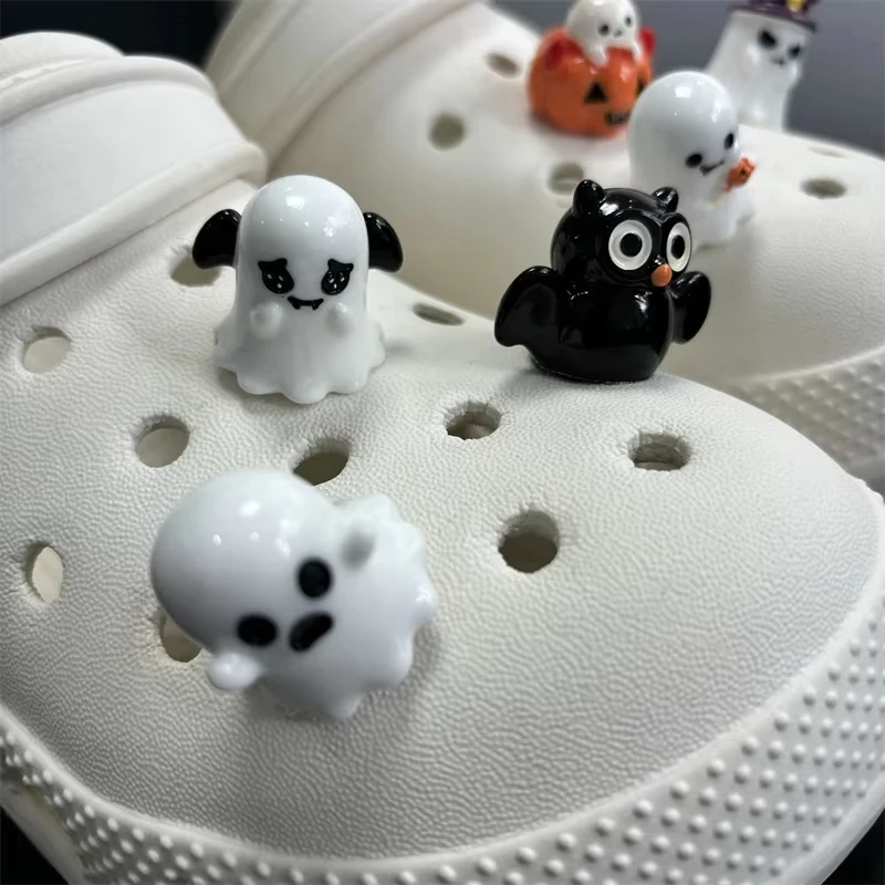 2025 Jibbitz Halloween Luminous Shoe Charms Skull Ghosts Bats Shoe Accessories For Clogs Halloween Night Cool Equipment