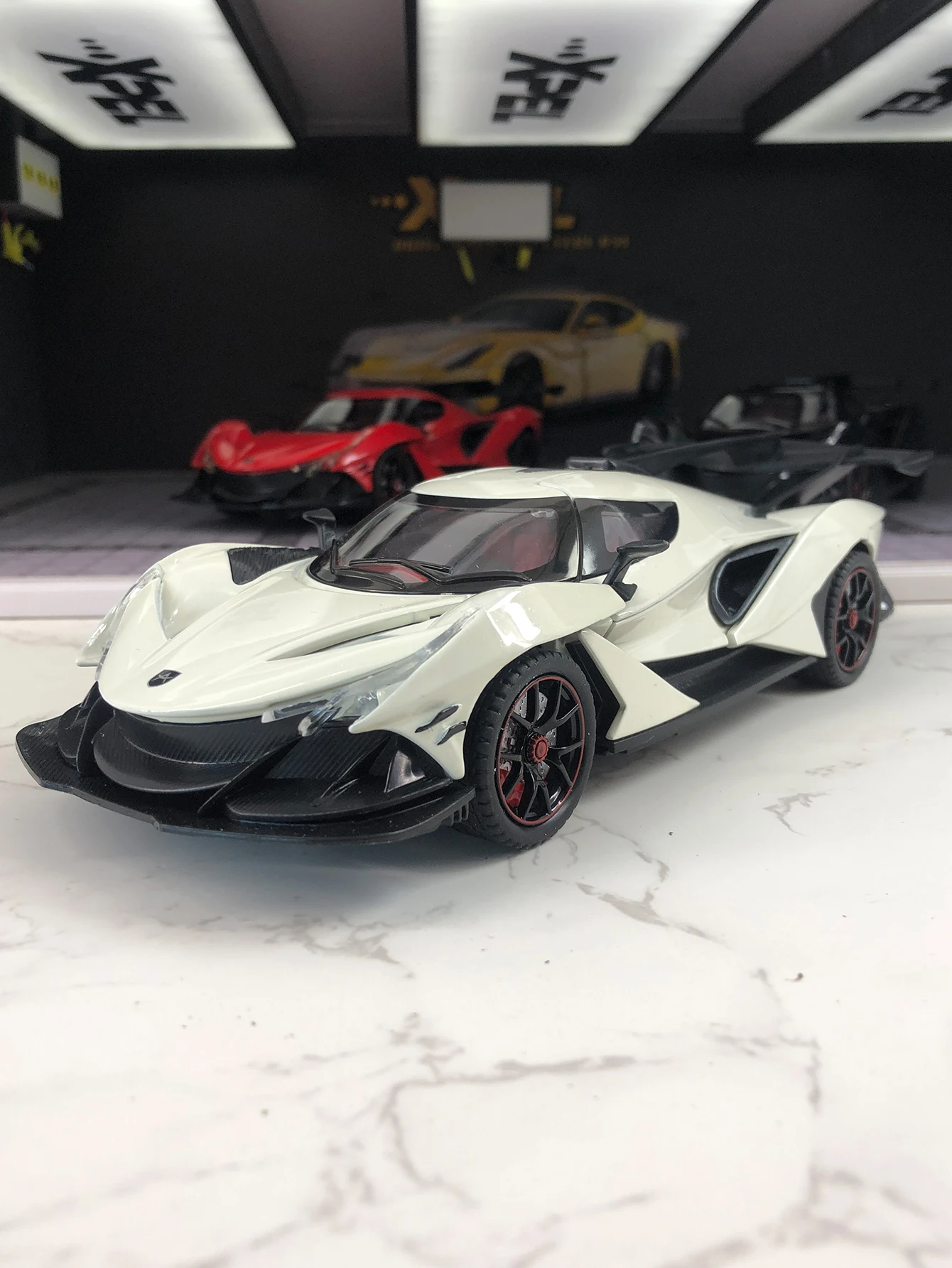

1: 24 simulation zinc alloy IE supercar model car, static ornament, metal collectible gift car
