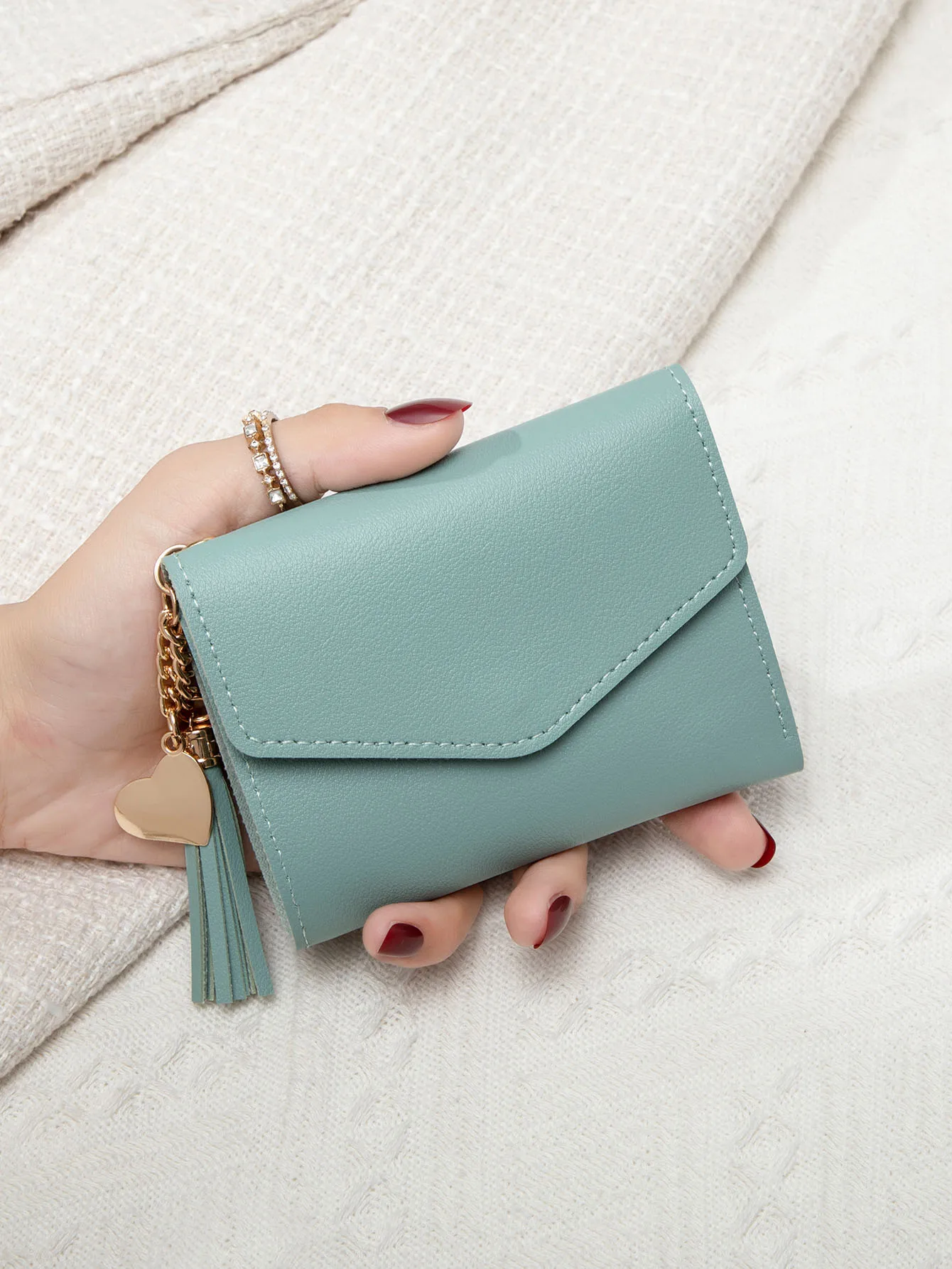 Kompakte Damen-Clutch-Geldbörse, schlankes Schwarz, tragbare Geldbörse mit goldfarbenem Druckknopfverschluss und Quastendetail, leichte Mini-Geldbörse – Detail 12