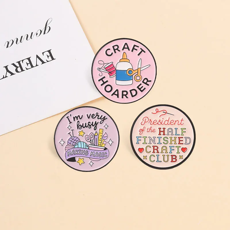 Bastelhobby-Slogan-Emaille-Abzeichen, Nähscheren- und Faden-Broschen, Lustige Zitat-Anstecknadeln, Reversnadel-Set, Schmuckgeschenke – Detail 5