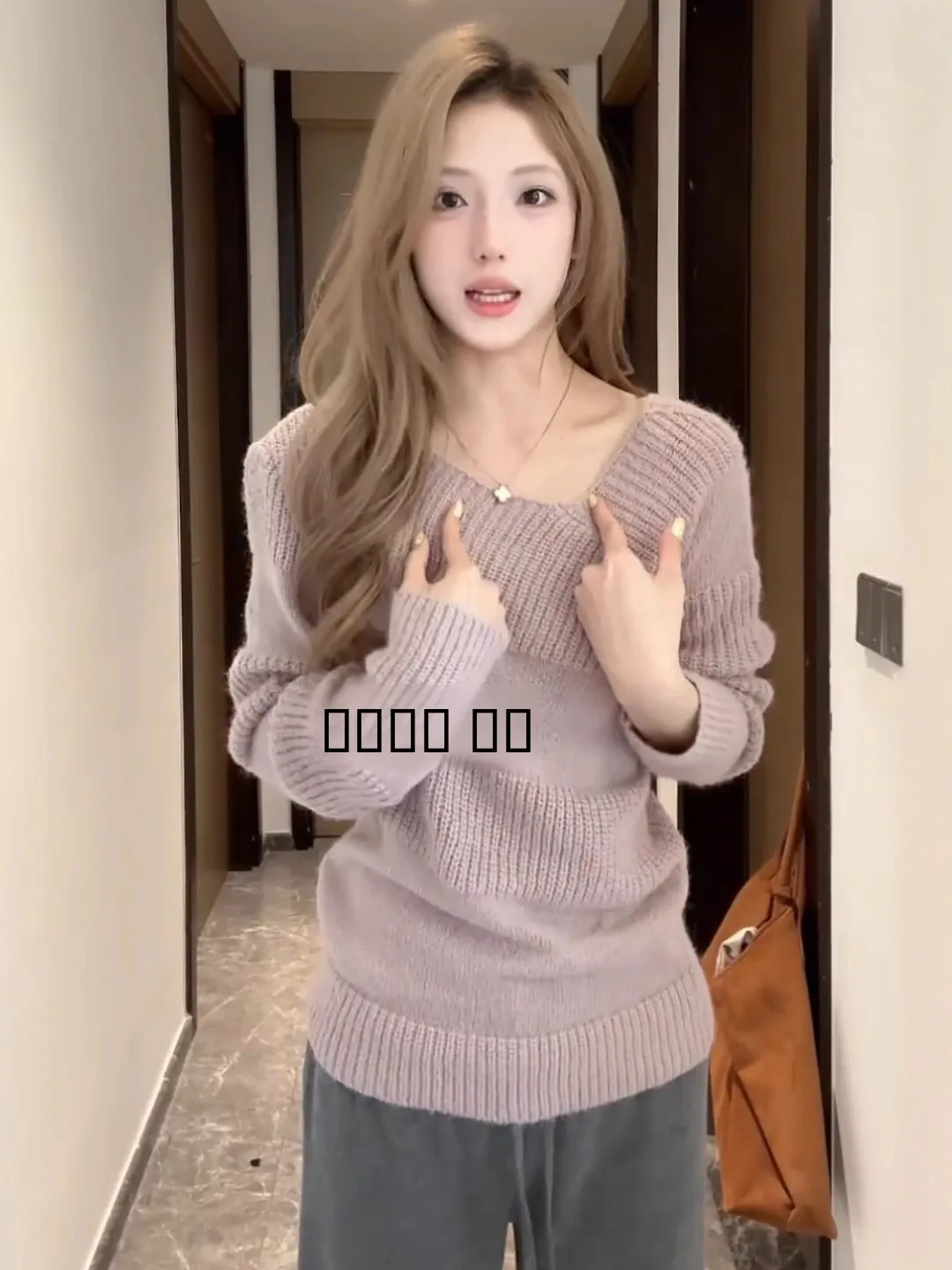 

Фиолетовый асимметричный полосатый свитер с наклонными плечами, женский осенне-зимний облегающий вязаный повседневный мягкий базовый топ