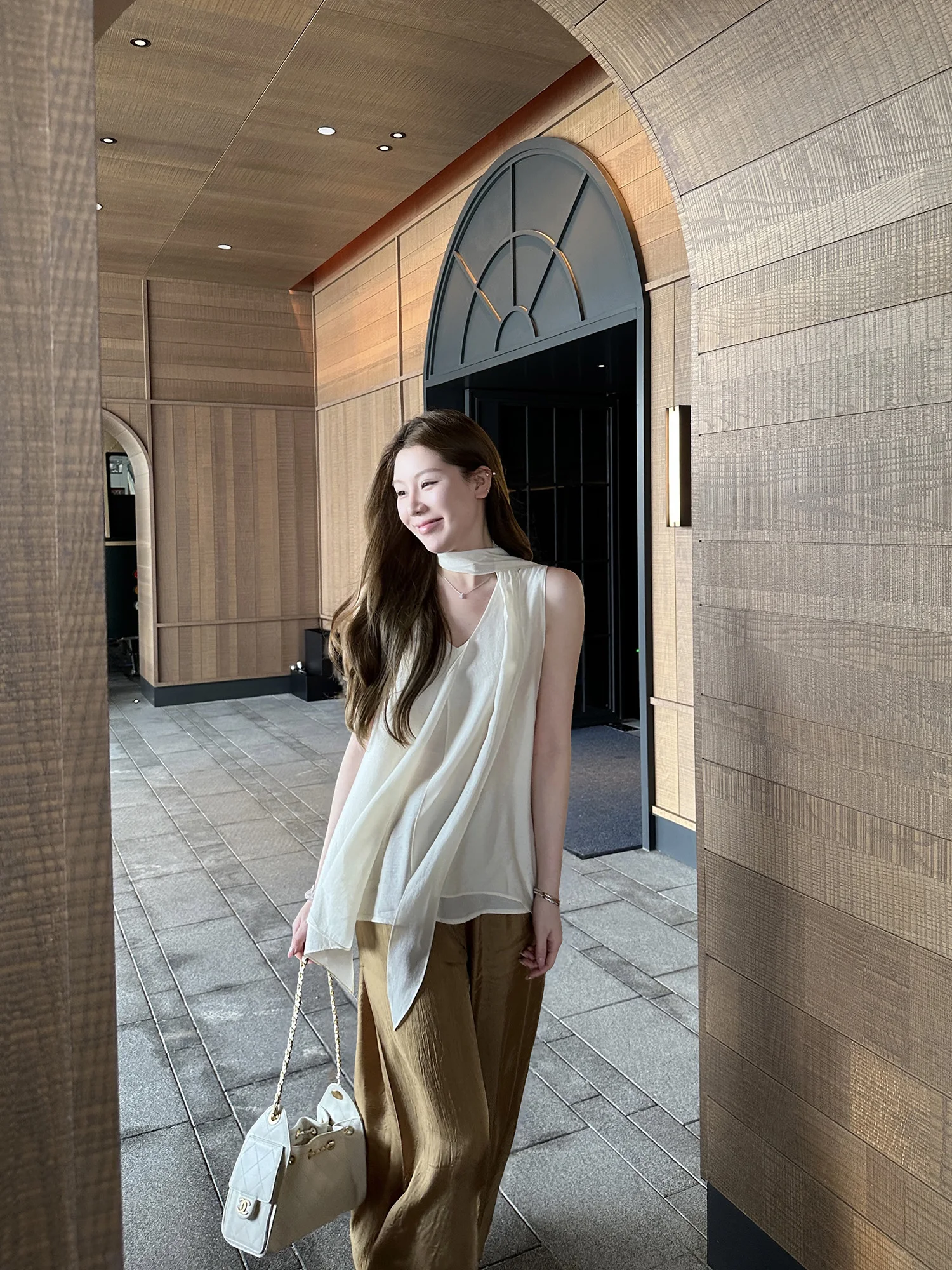 

Женский повседневный топ Dibao Xi V-ne Svel Glimmering Sa из полиэфирного и ацетатного волокна, весенний сезон