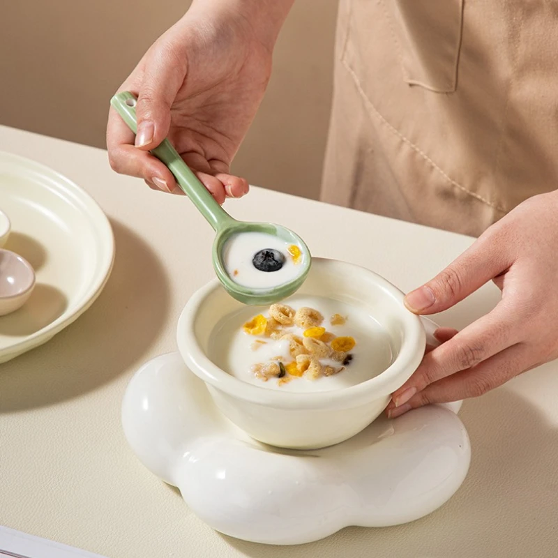 

Новый фарфоровый цвет языка, высокий внешний вид, керамическая ложка, набор бытовых ложек для супа, ложка для еды с длинной ручкой, легкий половник