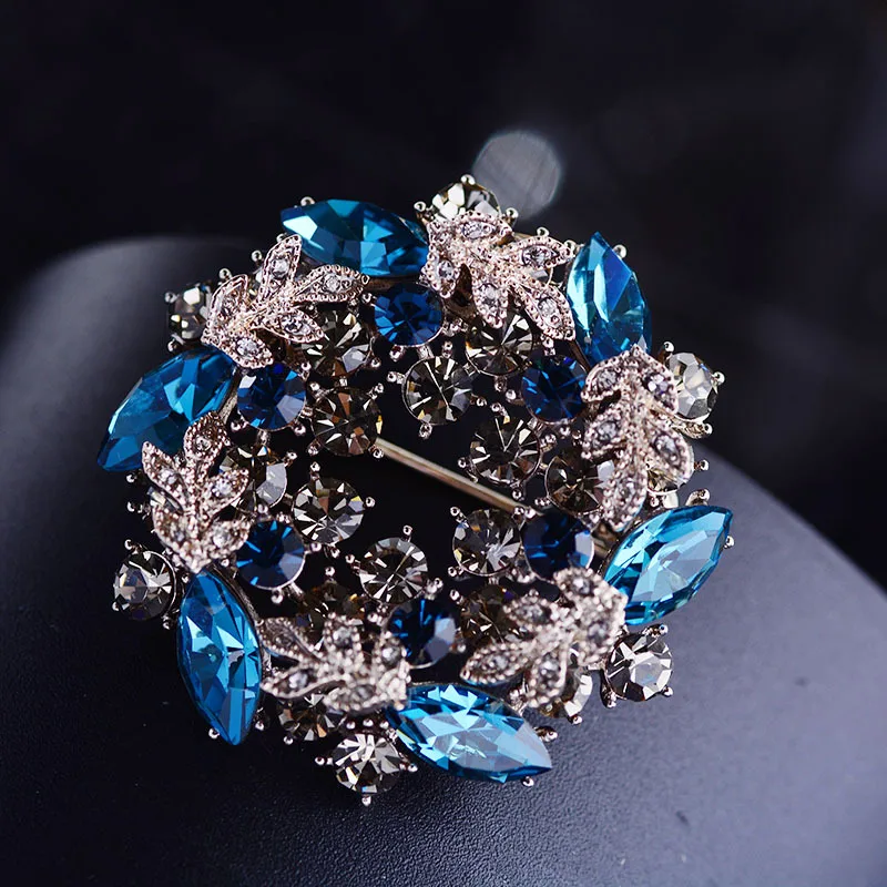 Retro Baroque Mini Small Wreath Brooch Fashionable Elegant Small Pin Creative Cute Clothing Corsage Accessories