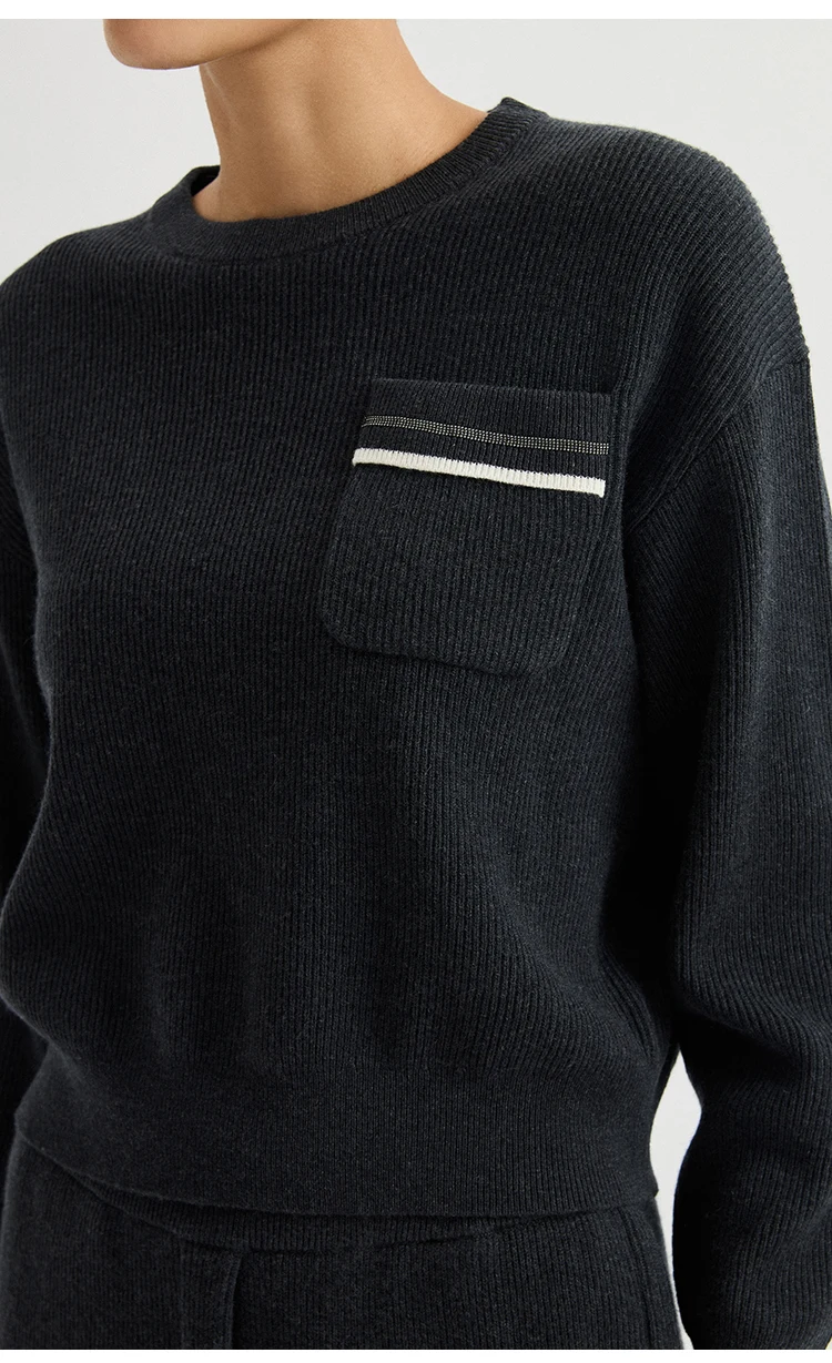 BD3621775 Damen Pullover aus 100% Wolle mit englischem Rippstrick, Rundhalsausschnitt, langen Ärmeln, kontrastierender Brusttasche mit Kettendesign, zweifarbig, für den frühen Herbst. – Detail 9