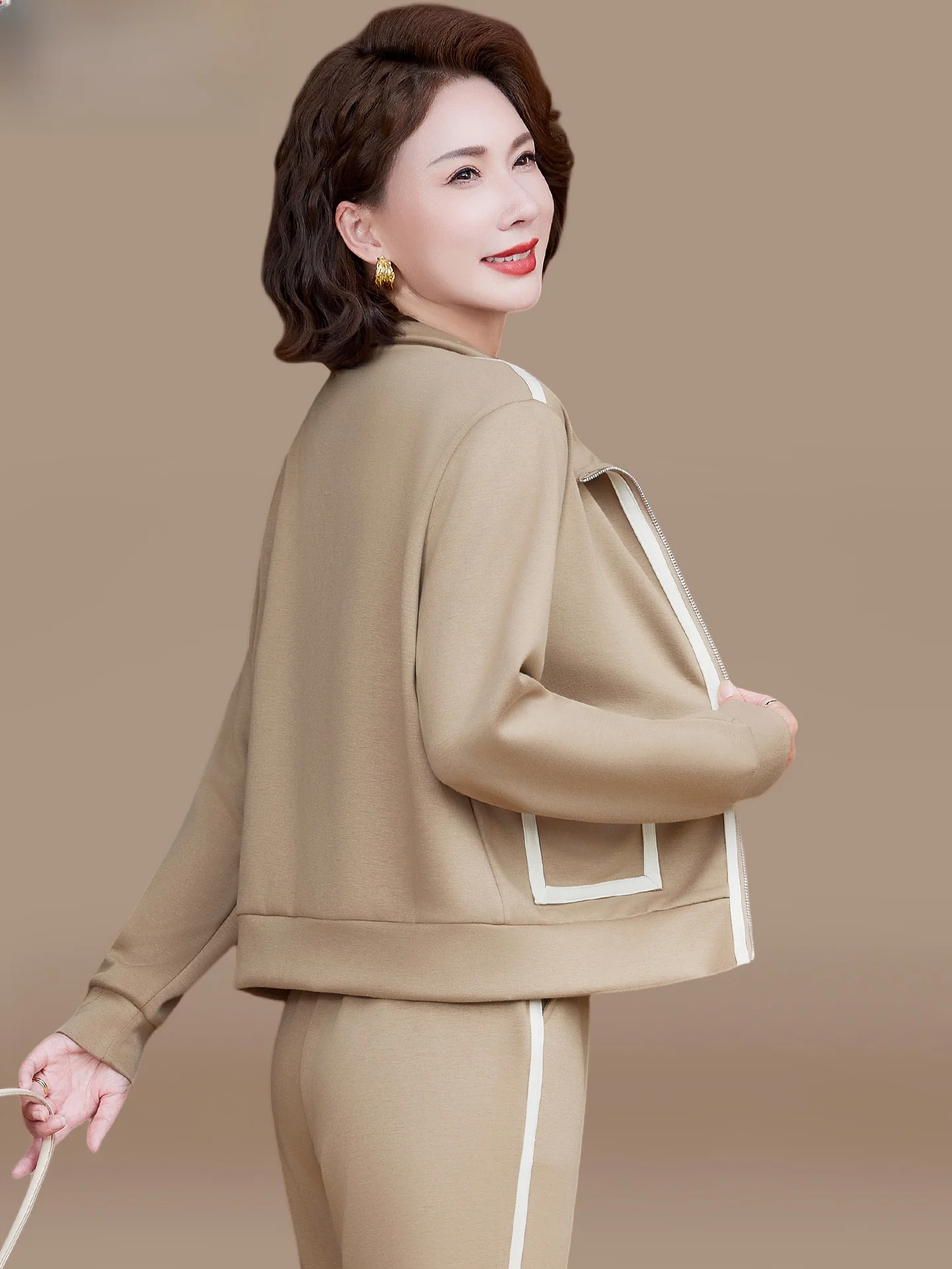 

Spring Autumn Casual Sports Women's Jaet Set Small Size Mom 2025 New Sle mid Aged And ly Faion Polyester Fiber