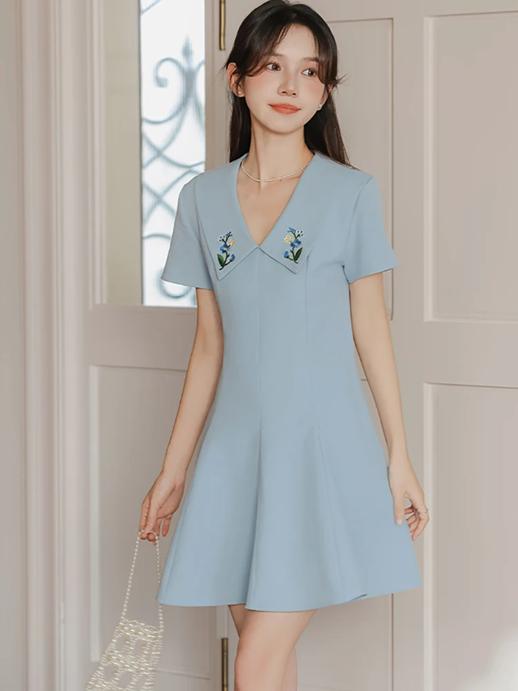 2025 Nieuwe Blauwe Chique Borduren Bloemen Pop Kraag Lange Jurk Vrouwen Elegant Office Lady Jurk Zomer Koreaanse Bodycon A-lijn Jurken