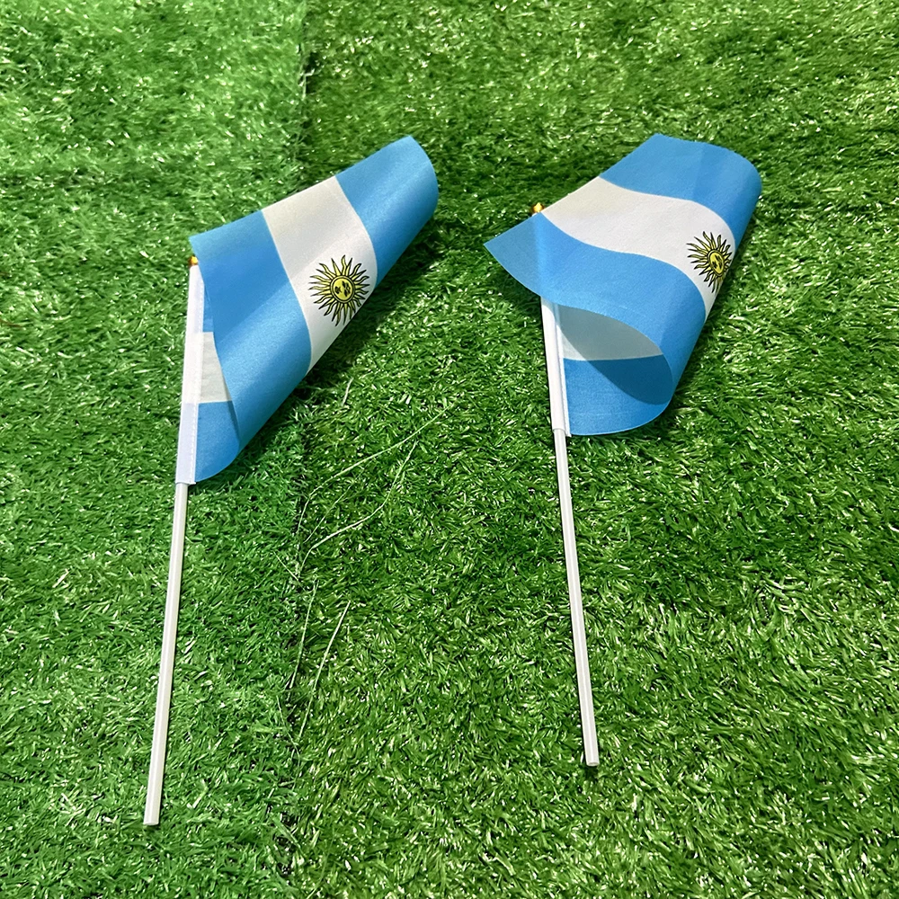 Bandera nacional Argentina de poliéster con asta de plástico ondeante