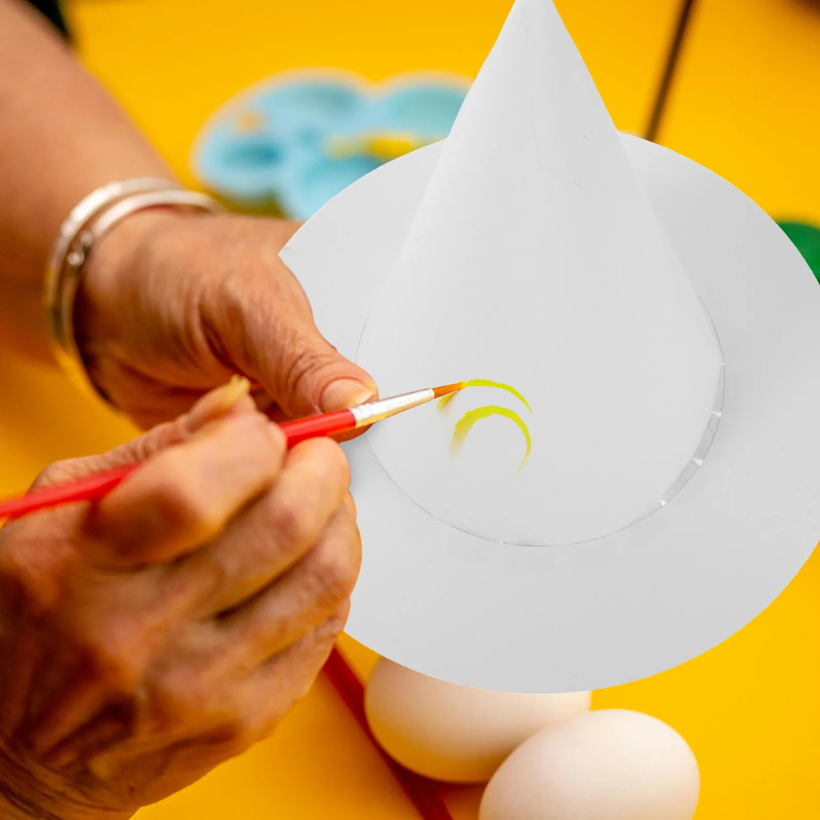 

6Pcs Kids Paper Hats Graffiti Set Kindergarten Graduation Art Supplies Paint Decorating Caps Party Family Activities