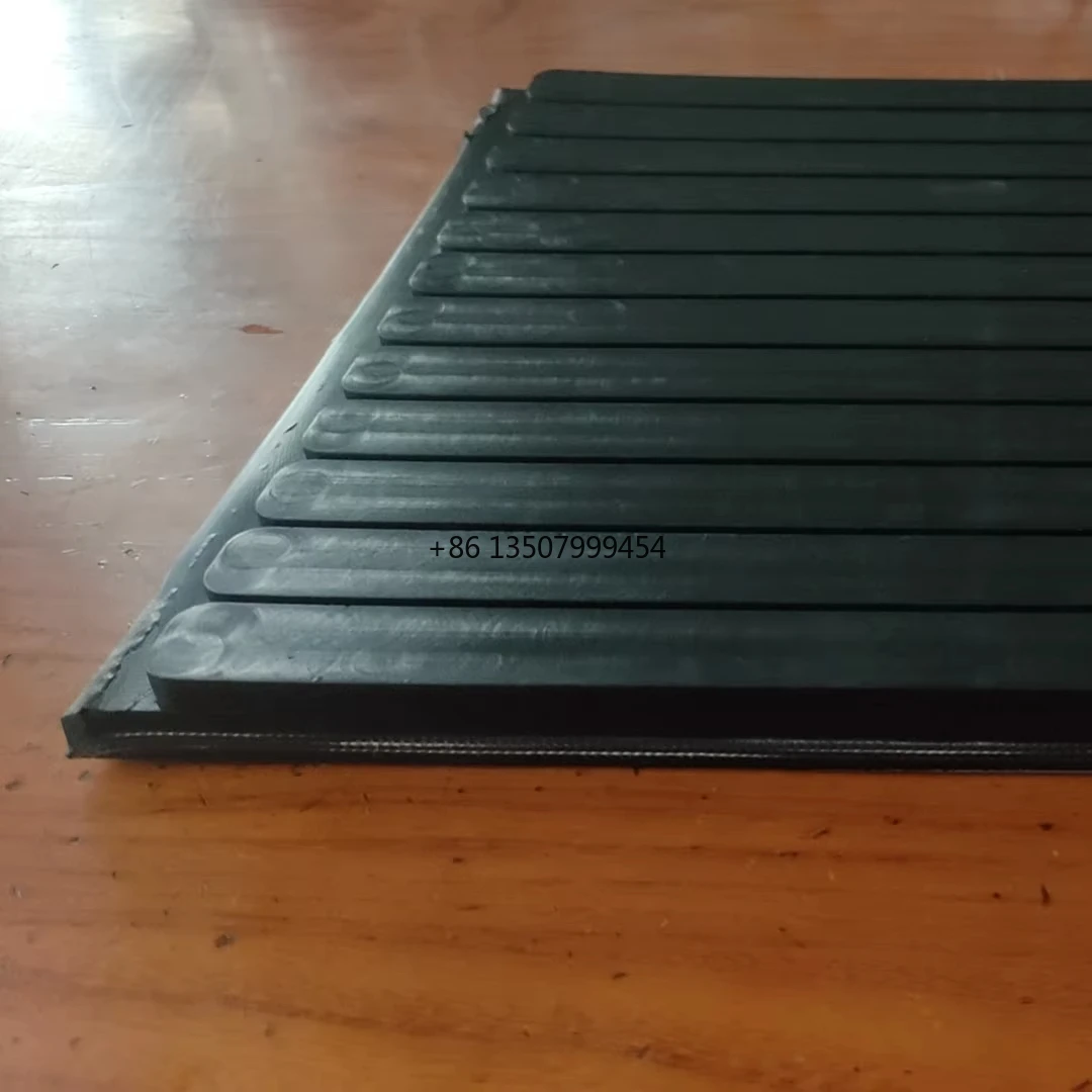 

Rubber Conveyor Belt with Heavy Cleats