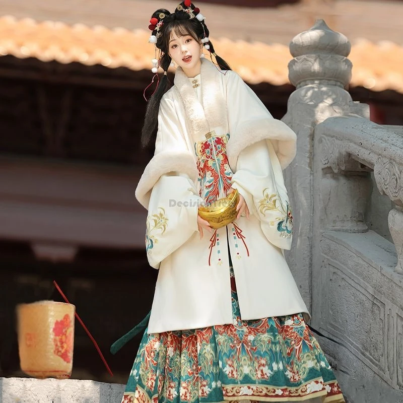 ชุดฮั่นฝูสไตล์จีนยุคหมิงปรับปรุงใหม่สำหรับฤดูหนาวปี 2025 แบบหนา แขนยาวทรงใหญ่ กระโปรงทรงม้า ชุดฮั่นฝูย้อนยุคสำหรับผู้หญิง