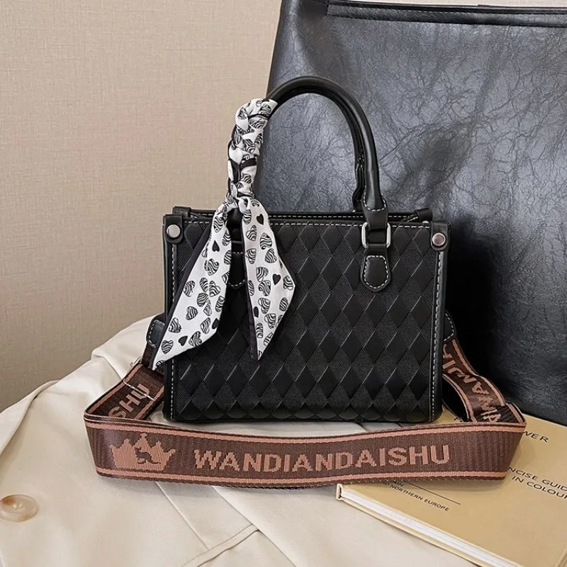 

Popular Women's Handbag With Leather Exterior Shoulder Strap Versatile Messenger Style Elegant Luxury Brand Choice