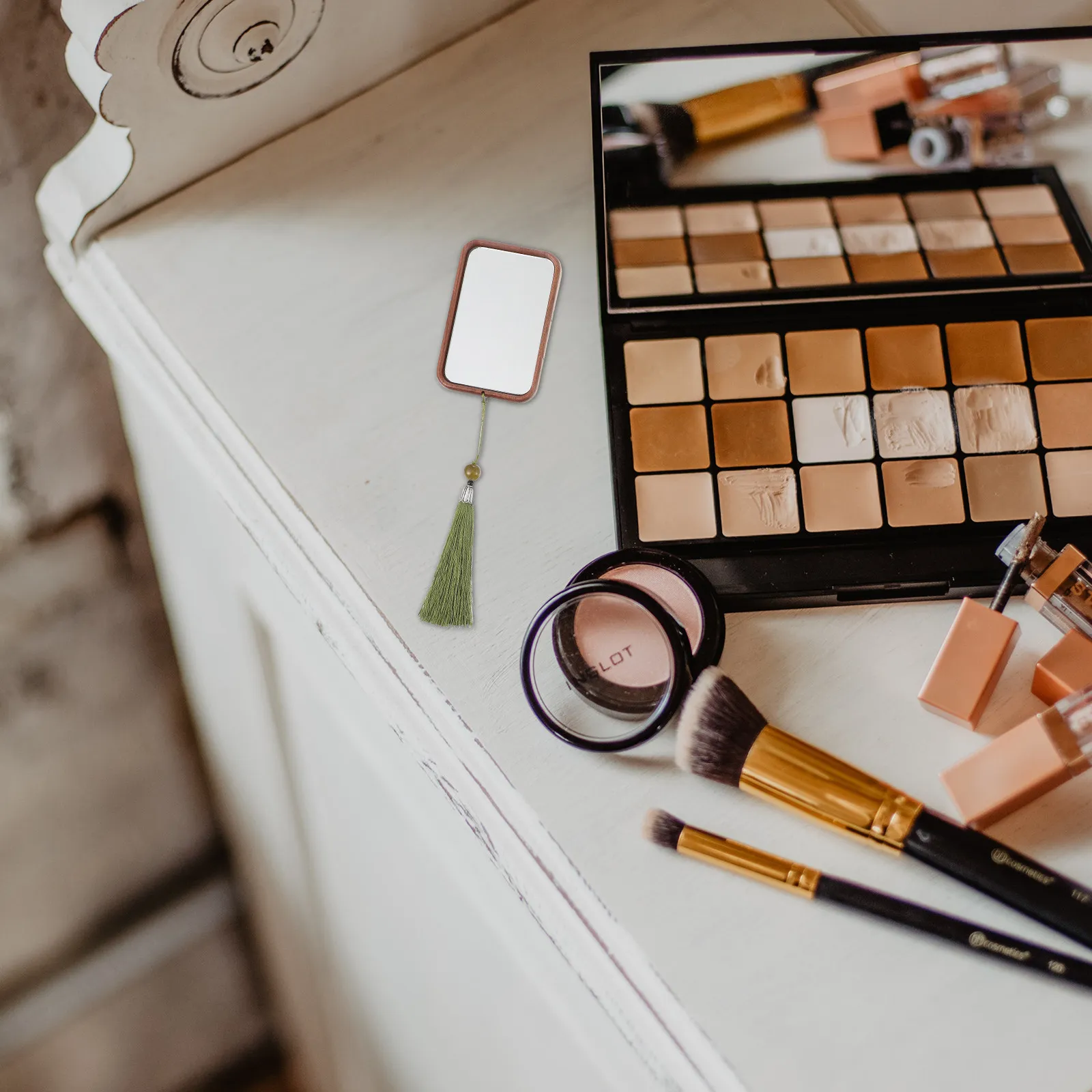 

Высококачественное деревянное зеркало для макияжа с подвеской-кисточкой, компактное модное зеркало для женщин, для дорожного макияжа и коррекции образа в любом месте