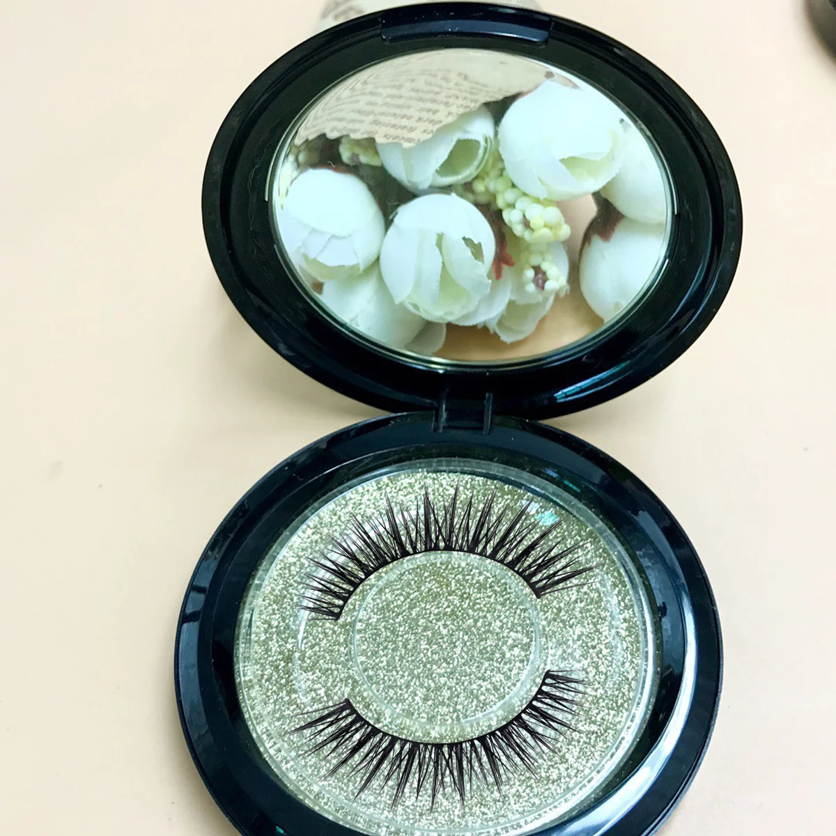 กล่องเก็บขนตาปลอมทรงกลม 1 ชิ้น กล่องพลาสติกพกพาสำหรับใส่ขนตาปลอม ใช้สำหรับเดินทางและใช้ในบ้าน กล่องจัดระเบียบขนตาปลอม กล่องเครื่องสำอาง