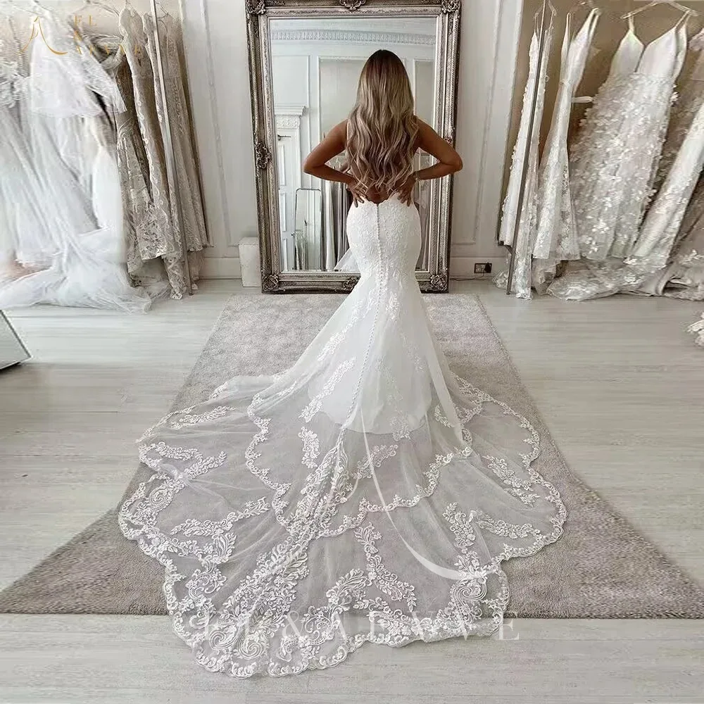 Vestido de Noiva Romântico de Renda FL&AEVVE com Cauda Chapel e Apliques Personalizados - Vestido de Noiva Robe