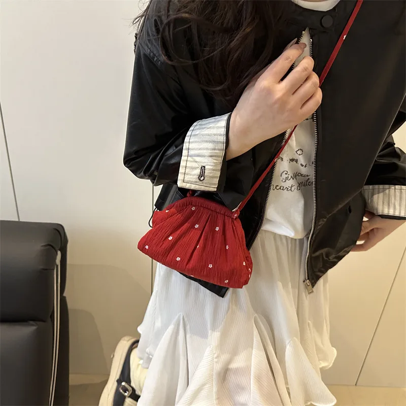 

Fresh and Sweet Printed Polka Dot Storage Bag. Elegant and Versatile Exquisite Crossbody Bag. Compact Ladies' Bag.