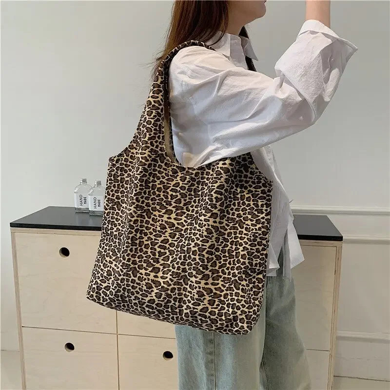 Bolso de lona con estampado de leopardo y viento para estudiantes universitarios, bolsa de hombro de gran capacidad para mujer, 2024