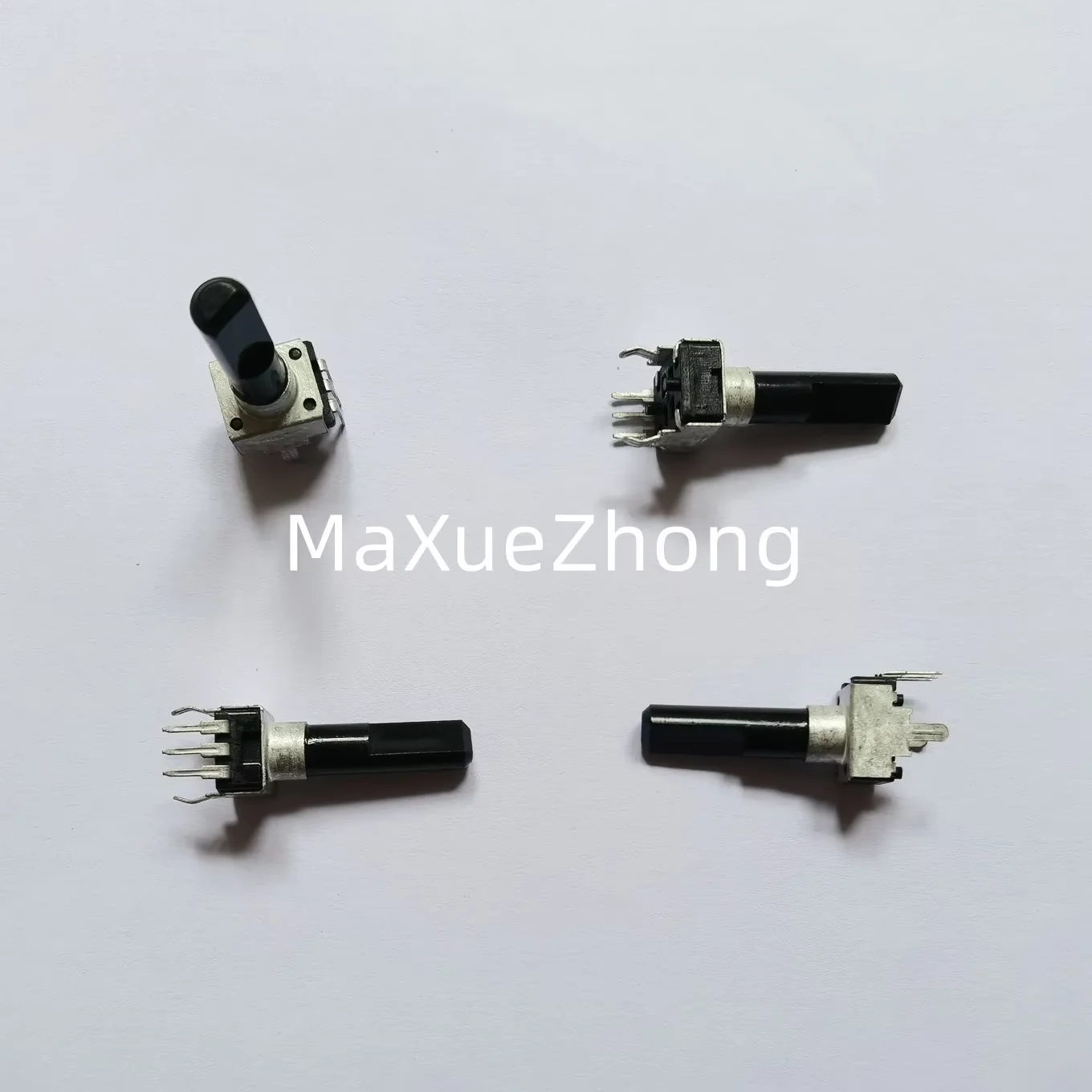 

Original New 100% RK0936N Z103 Z10K Z203 Z20K Y20K Mixer Gain Knob Potentiometer Handle Length 23MMF (SWITCH)