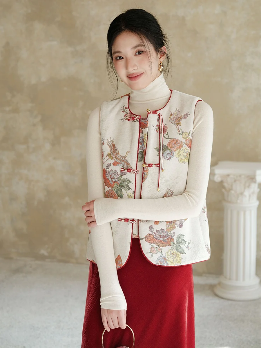 

New Chinese Sle Women's Vest 2026 Spring Faion Gold Tead Embroidery Fluffy Feeling Tang Costume New Year Button up Top