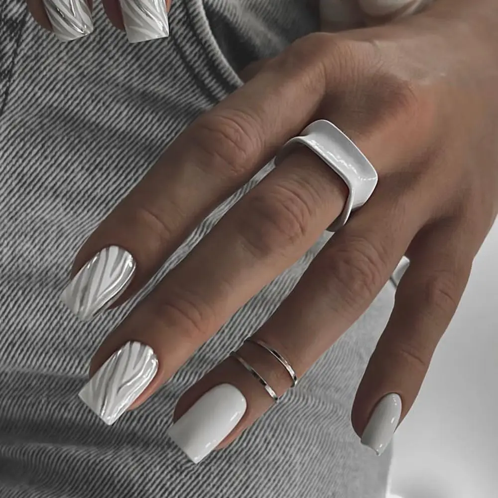 24pcs Nail Tips Fake Nials Press on Nails Silver Flame Short Square False Nails French White Edge