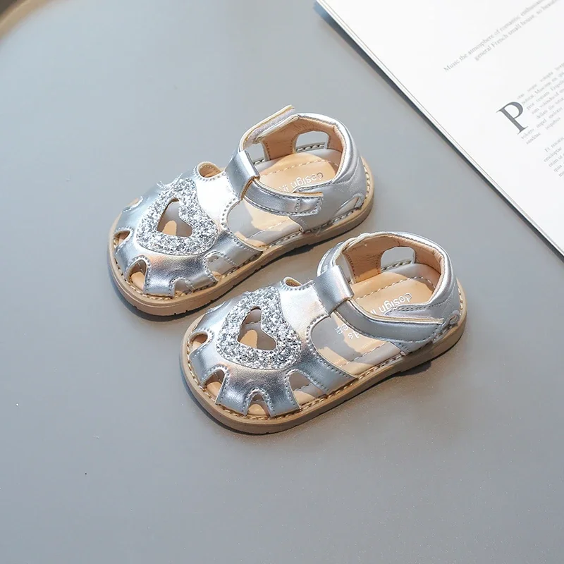 Toddler Girls Sandals Non-slip Flat Kids Summer Sandals Fashion Sequins Love Cut-outs Children's Causal Walking Sandal Anti-kick