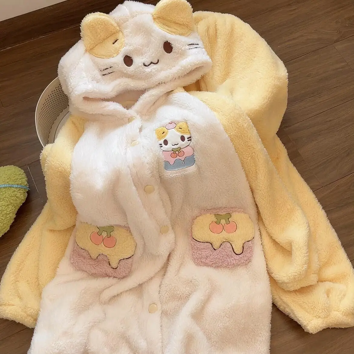 

Kawaii Hello Kitty коралловые бархатные халаты женские зимние Sanrios аниме утепленные пижамы и штаны комплект милая повседневная студенческая домашняя одежда для девочек